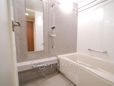 Bath ※Photo of the same layout on 30 floor. Decoration and fixture may differ.