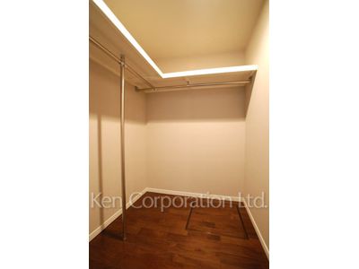 Closet ※Photo of the same layout on 30 floor. Decoration and fixture may differ.