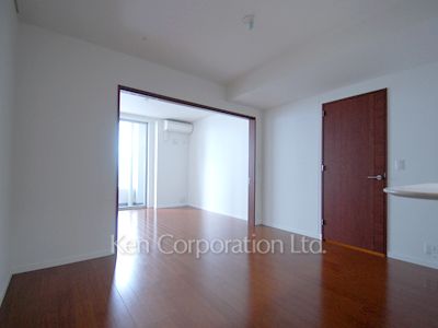 Living-Dining ※Photo of the same layout on 21 floor. Decoration and fixture may differ.