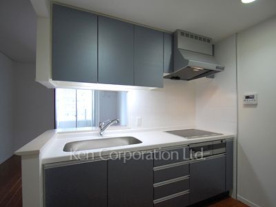 Kitchen ※Photo of the same layout on 21 floor. Decoration and fixture may differ.