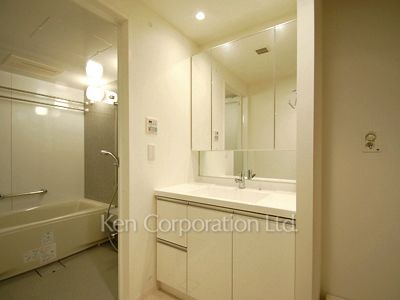 Powder Room ※Photo of the same layout on 21 floor. Decoration and fixture may differ.