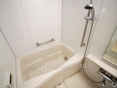 Bath ※Photo of the same layout on 26 floor. Decoration and fixture may differ.