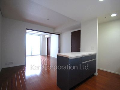 Living-Dining ※Photo of the same layout on 25 floor. Decoration and fixture may differ.