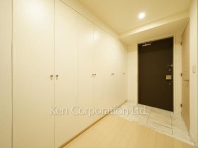 Entrance ※Photo of the same layout on 14 floor. Decoration and fixture may differ.