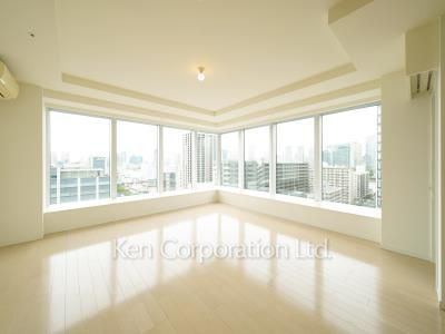 Living-Dining ※Photo of the same layout on 14 floor. Decoration and fixture may differ.