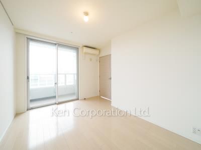 Bedroom ※Photo of the same layout on 14 floor. Decoration and fixture may differ.