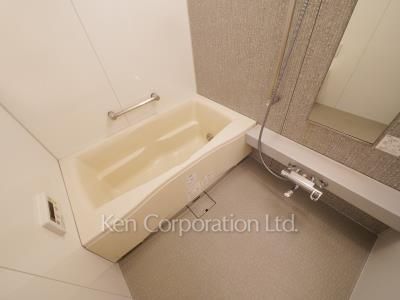Bath ※Photo of the same layout on 14 floor. Decoration and fixture may differ.