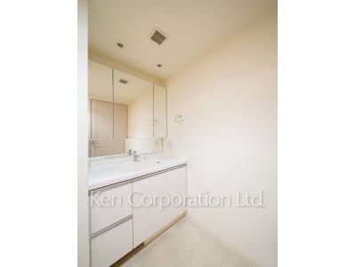 Powder Room ※Photo of the same layout on 20 floor. Decoration and fixture may differ.