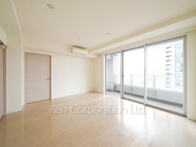 Living-Dining ※Photo of the same layout on 20 floor. Decoration and fixture may differ.