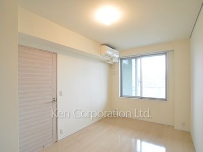 Bedroom ※Photo of the same layout on 14 floor. Decoration and fixture may differ.