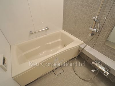 Bath ※Photo of the same layout on 14 floor. Decoration and fixture may differ.