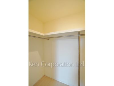 Walk-In Closet ※Photo of the same layout on 14 floor. Decoration and fixture may differ.