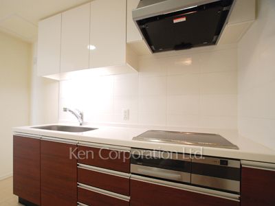 Kitchen ※Photo of the same layout on 20 floor. Decoration and fixture may differ.