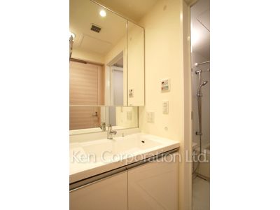 Powder Room ※Photo of the same layout on 20 floor. Decoration and fixture may differ.