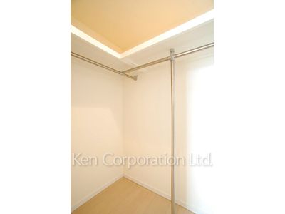 Walk-In Closet ※Photo of the same layout on 20 floor. Decoration and fixture may differ.