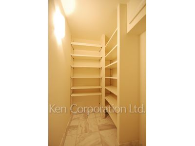 Closet ※Photo of the same layout on 20 floor. Decoration and fixture may differ.