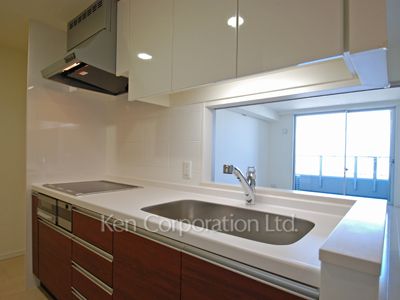 Kitchen ※Photo of the same layout on 20 floor. Decoration and fixture may differ.