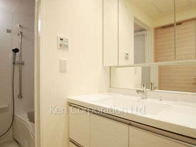 Powder Room ※Photo of the same layout on 20 floor. Decoration and fixture may differ.