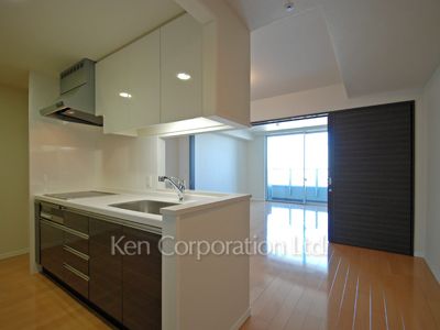 Living-Dining ※Photo of the same layout on 19 floor. Decoration and fixture may differ.
