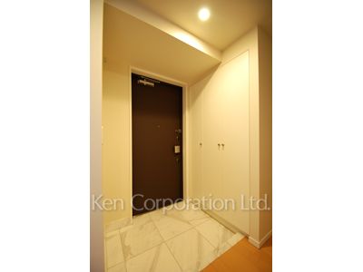 Entrance ※Photo of the same layout on 19 floor. Decoration and fixture may differ.