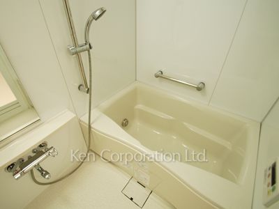 Bath ※Photo of the same layout on 19 floor. Decoration and fixture may differ.
