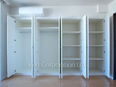 Closet ※Photo of the same layout on 19 floor. Decoration and fixture may differ.