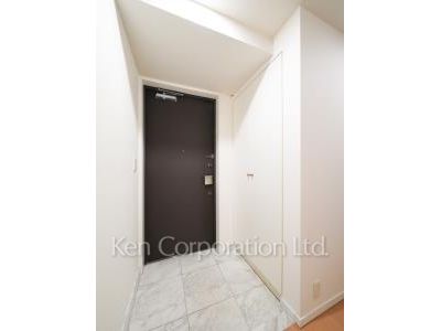 Entrance ※Photo of the same layout on 16 floor. Decoration and fixture may differ.