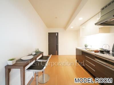 Dining Kitchen ※Model room ※Photo of the same layout on 16 floor. Decoration and fixture may differ.