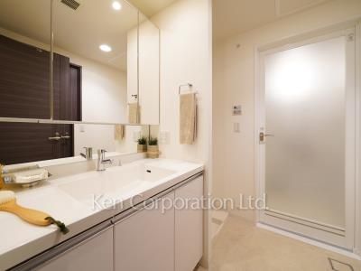 Powder Room ※Photo of the same layout on 16 floor. Decoration and fixture may differ.