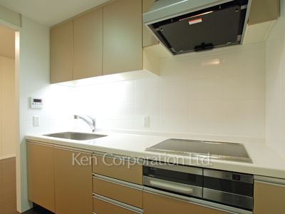 Kitchen ※Photo of the same layout on 12 floor. Decoration and fixture may differ.