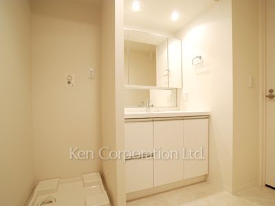 Powder Room ※Photo of the same layout on 12 floor. Decoration and fixture may differ.