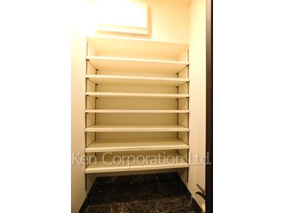 Closet ※Photo of the same layout on 24 floor. Decoration and fixture may differ.