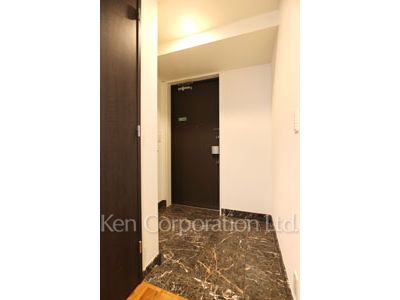 Entrance ※Photo of the same layout on 24 floor. Decoration and fixture may differ.