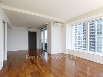 Living-Dining ※Photo of the same layout on 24 floor. Decoration and fixture may differ.