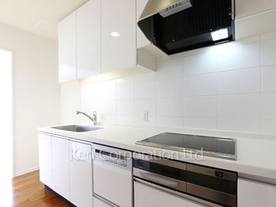 Kitchen ※Photo of the same layout on 24 floor. Decoration and fixture may differ.