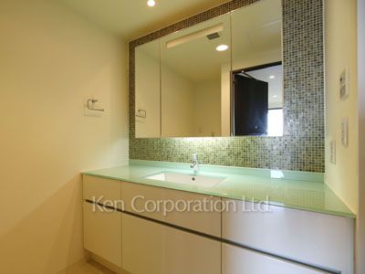 Powder Room ※Photo of the same layout on 24 floor. Decoration and fixture may differ.