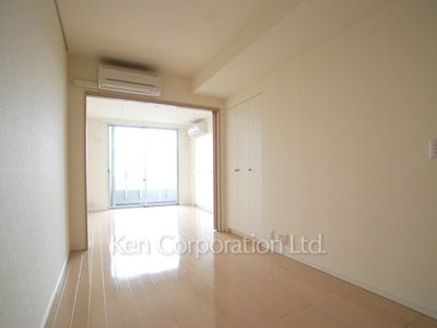 Living-Dining ※Photo of the same layout on 18 floor. Decoration and fixture may differ.