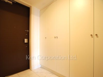 Entrance ※Photo of the same layout on 18 floor. Decoration and fixture may differ.