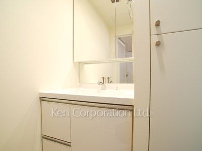 Powder Room ※Photo of the same layout on 18 floor. Decoration and fixture may differ.