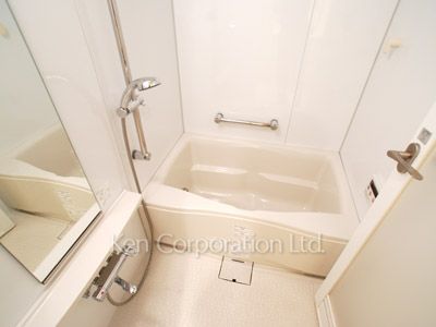 Bath ※Photo of the same layout on 18 floor. Decoration and fixture may differ.