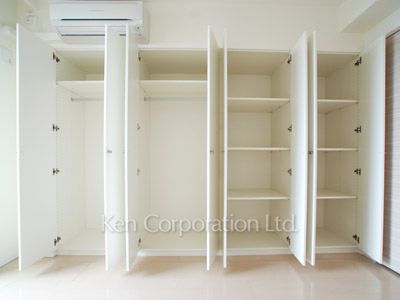 Closet ※Photo of the same layout on 18 floor. Decoration and fixture may differ.