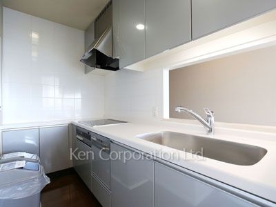 Kitchen ※Photo of the same layout on 30 floor. Decoration and fixture may differ.