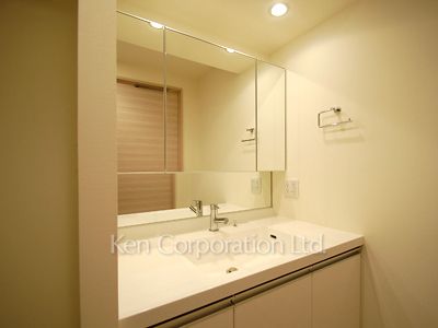 Powder Room ※Photo of the same layout on 20 floor. Decoration and fixture may differ.