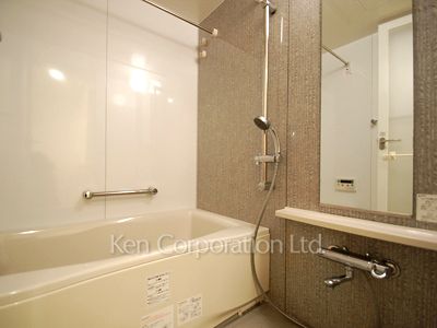Bath ※Photo of the same layout on 20 floor. Decoration and fixture may differ.