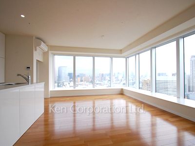 Living-Dining ※Photo of the same layout on 24 floor. Decoration and fixture may differ.