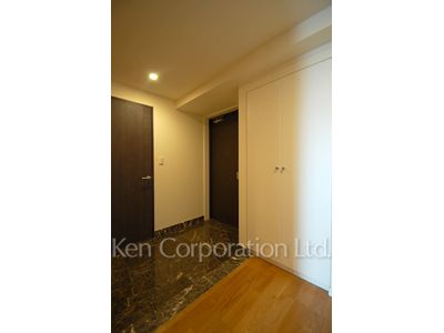 Entrance ※Photo of the same layout on 24 floor. Decoration and fixture may differ.