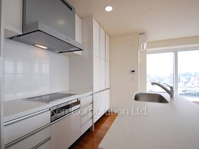 Kitchen ※Photo of the same layout on 24 floor. Decoration and fixture may differ.