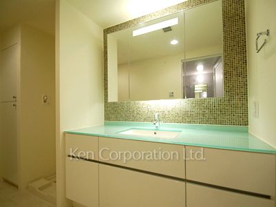 Powder Room ※Photo of the same layout on 24 floor. Decoration and fixture may differ.