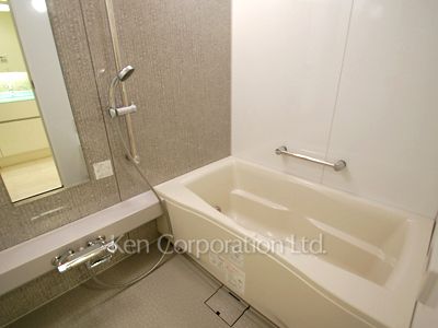 Bath ※Photo of the same layout on 24 floor. Decoration and fixture may differ.