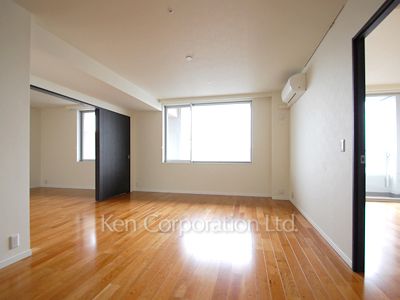 Living-Dining ※Photo of the same layout on 24 floor. Decoration and fixture may differ.